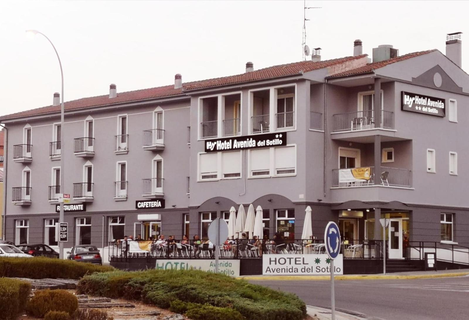 Hotel Avenida Del Sotillo La Lastrilla Eksteriør billede