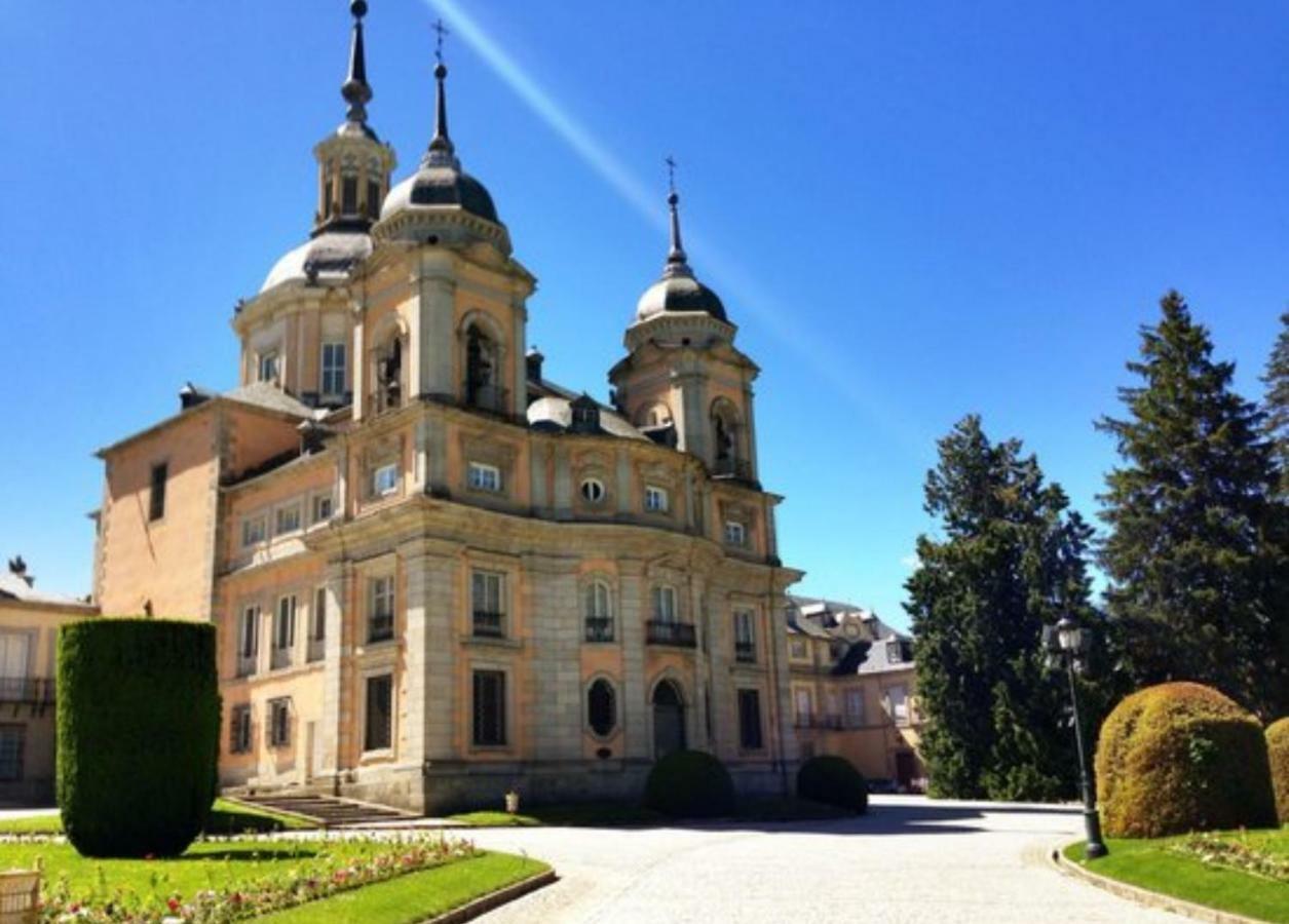 Hotel Avenida Del Sotillo La Lastrilla Eksteriør billede